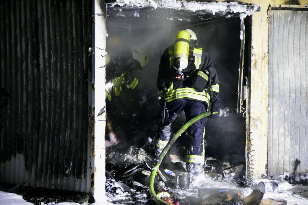 Feuer Hinterhof Garagen Koeln Hoehenberg Olpenerstr P061.JPG - Miklos Laubert